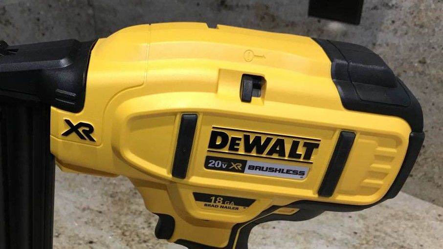 DeWalt DCN680D1 Cordless Brad Nailer Kit Review