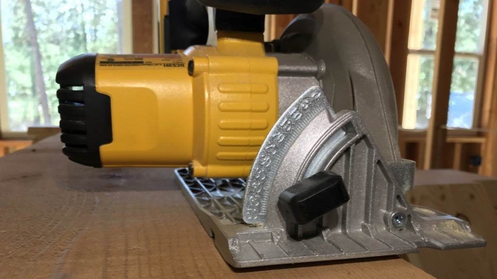 DeWalt 20V Max XR Cordless Circular Saw Review DCS391